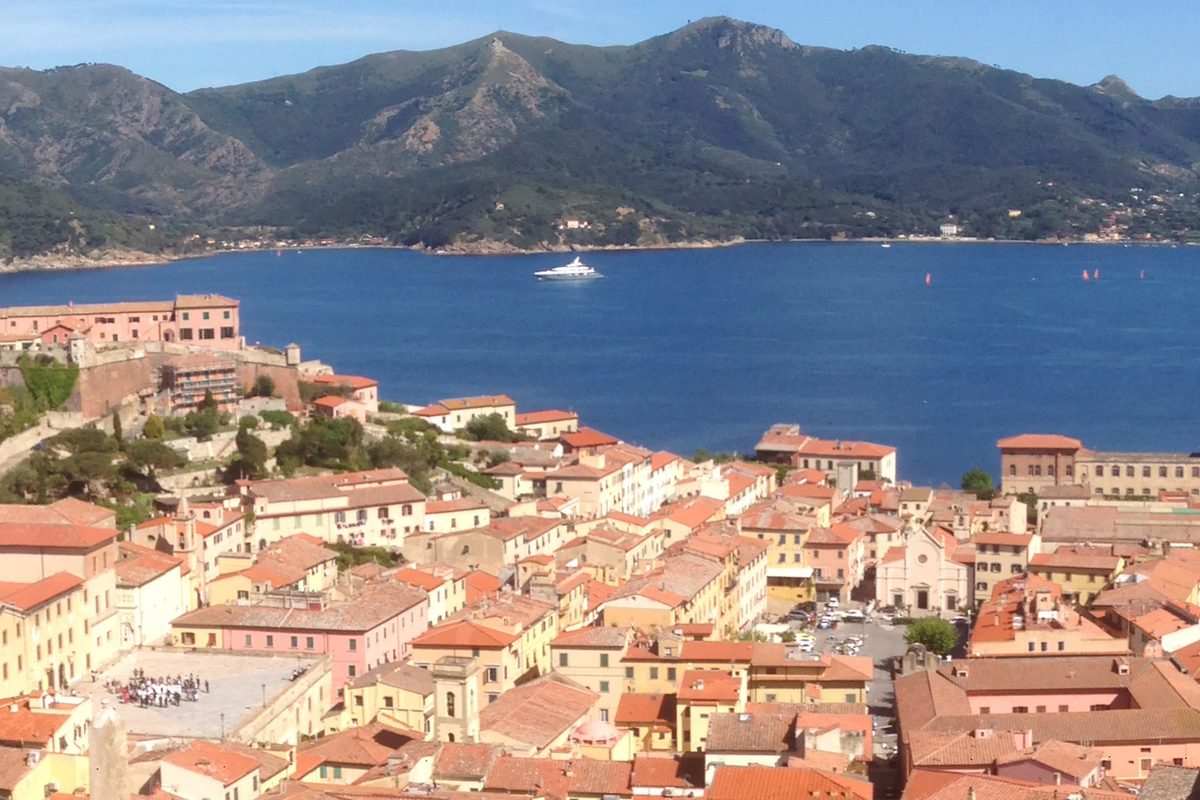 Portoferraio e il suo golfo visti dall'alto