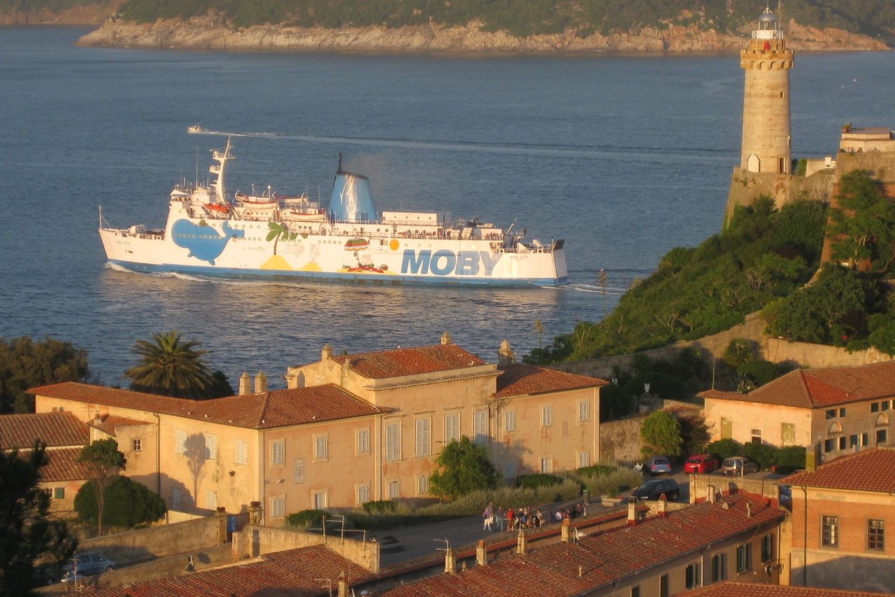Traghetto in partenza da Portoferraio